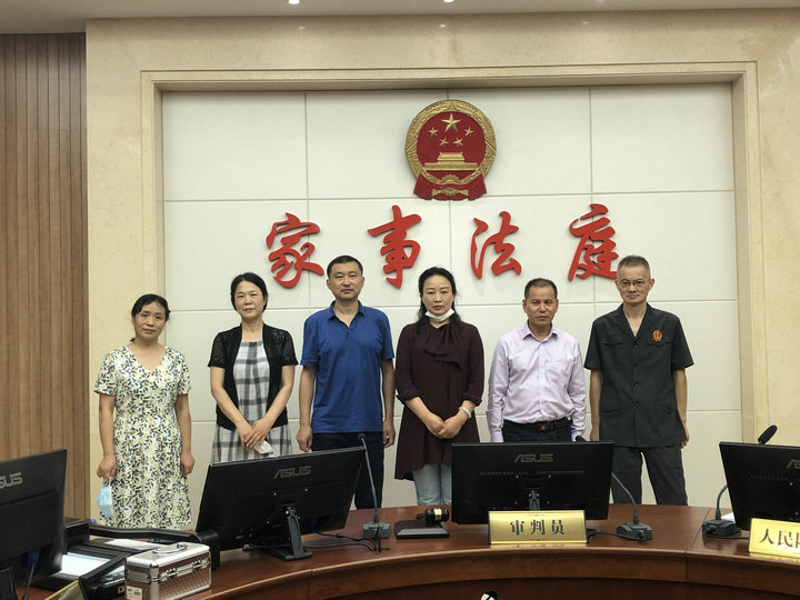为进一步推进家事审判改革，我院与区妇联就创建创新工作进行了对接，完善了社区调解网站.jpg